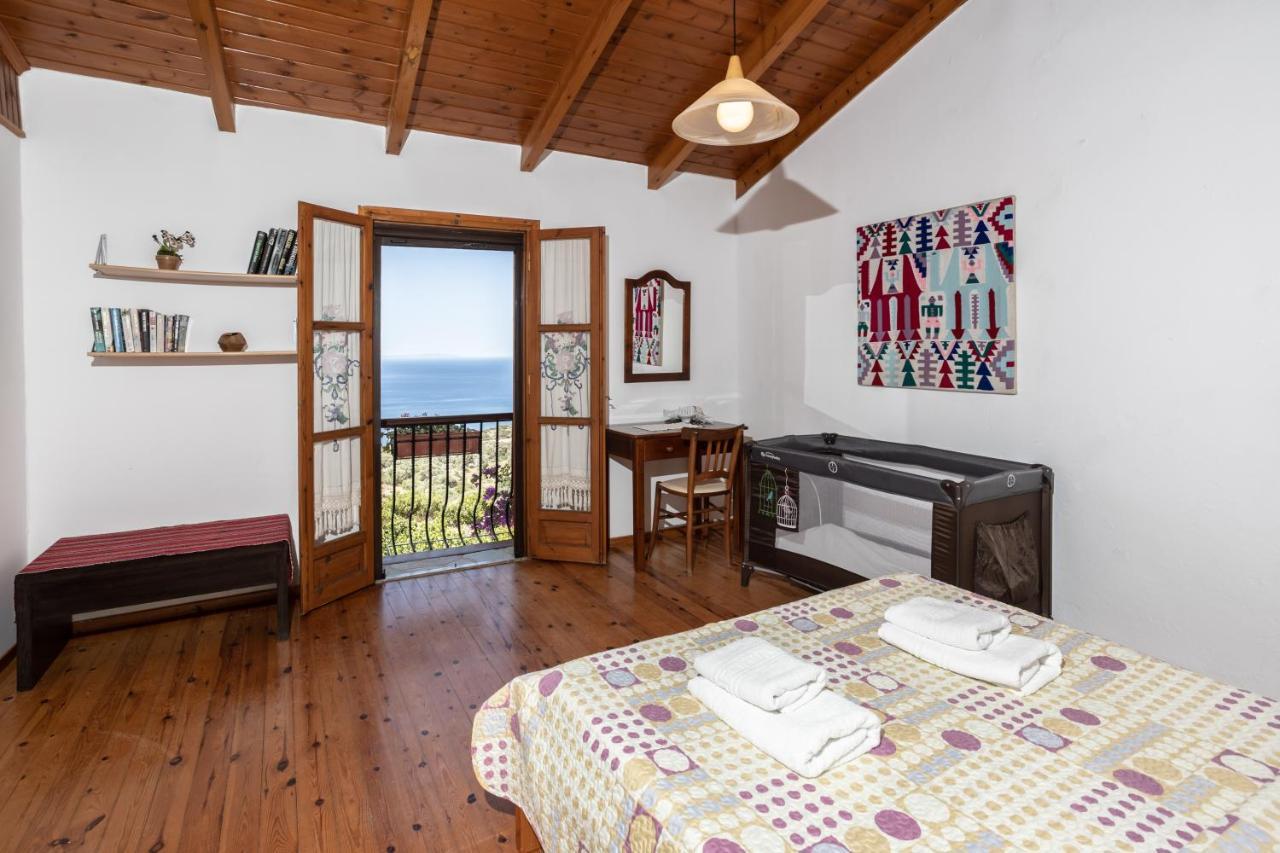 Вілла Manolis' House Agia Paraskevi  Екстер'єр фото